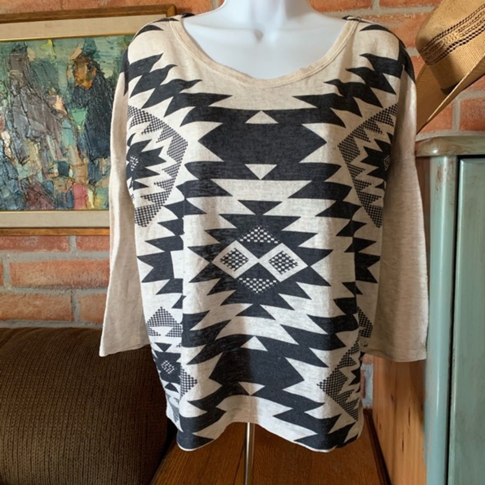 Lightweight Charming Charlie southwest print sweater - Picture 2 of 4